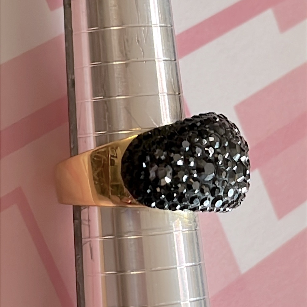 Beautiful Swarovski brand mini chic black crystal ring in gold tone sz 58 (7.5) - Picture 4 of 7